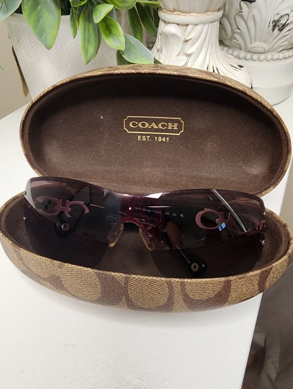 Coach Women's Black Gradient Sunglasses with Signature Case HC 7018 NOELLE